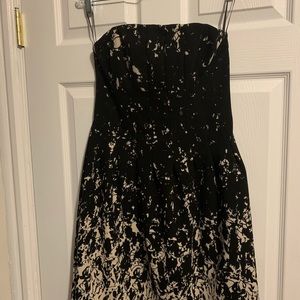 Strapless, structures dress